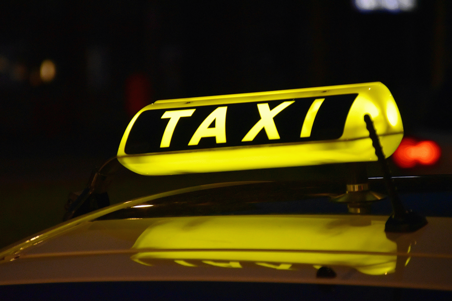 Taxibeleuchtung bei Nacht